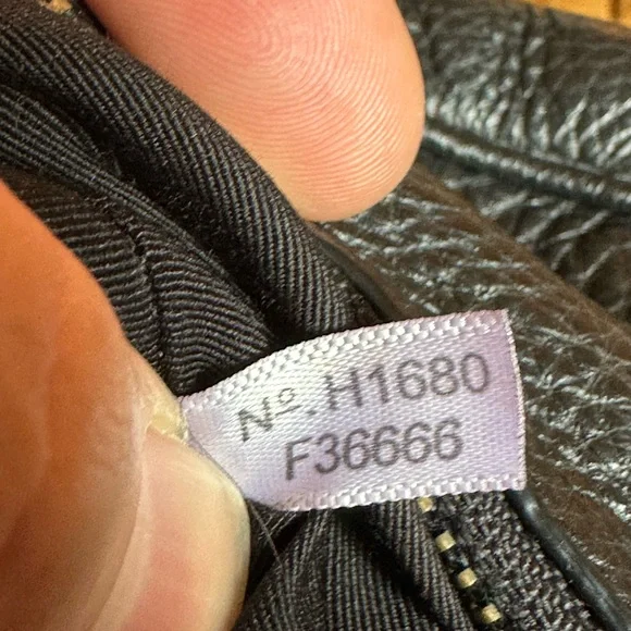 NOT FOR SALE Coach Carrie Pebbled Black Zippered Bag - Picture 9 of 9